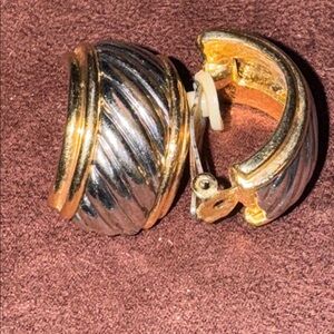 CARUCCI gold / silver clip on earrings 🐈‍⬛